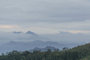 山峦 云雾 