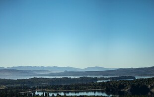 广阔山水风光远景图