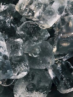 晶莹剔透的碎冰块