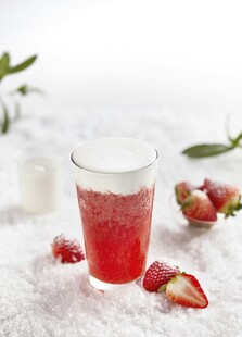 草莓冰饮 清新诱人