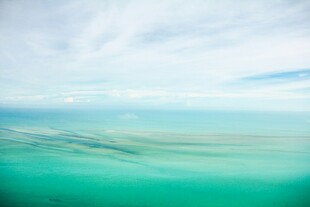 梦幻蓝绿海洋天空美景