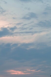 黄昏时分的绚烂天空