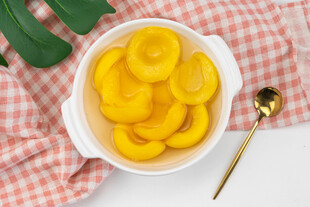 碗中美味黄桃罐头