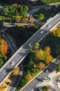 城市立交桥秋景俯瞰