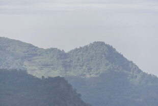 山峦叠翠的自然美景