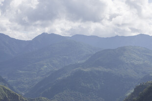 壮丽山峦景观