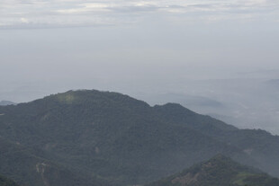 山峦云海景观