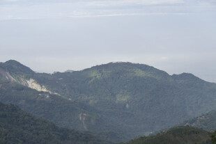 山峦叠翠的自然美景