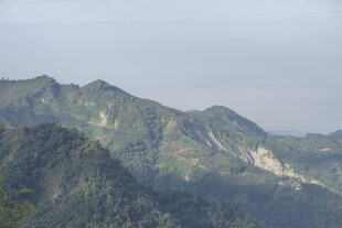 壮丽山峦景色