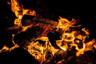 熊熊燃烧的火焰