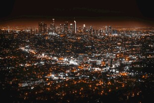 城市璀璨夜景俯瞰图