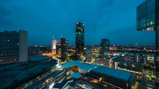 城市夜景俯瞰图