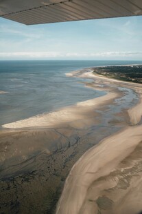 俯瞰海岸线的美丽风光