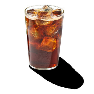 冰爽可乐玻璃杯中的清凉