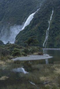 新西兰壮美瀑布山水景观