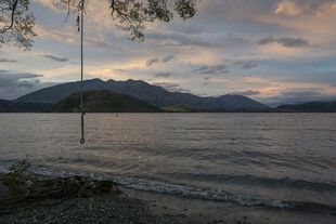 湖畔黄昏美景
