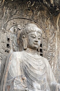 龙门石窟佛像特写