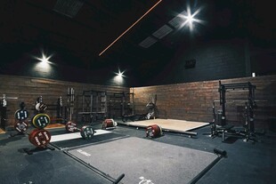 现代健身房内景展示