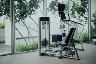 室内健身房的健身器材