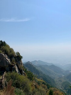 远眺连绵山峦