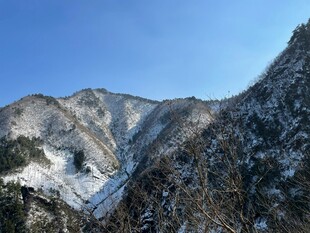 雪山峻岭壮丽风光