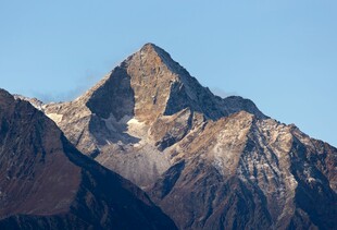 巍峨壮丽的高山景观