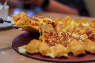 美味拉丝披萨诱人时刻