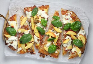 美味蔬菜芝士烤面包片