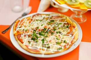 美味芝士蔬菜披萨