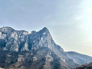 巍峨壮丽的高山景观