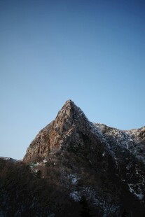 巍峨雪山尖