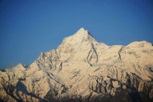 巍峨雪山壮丽景致
