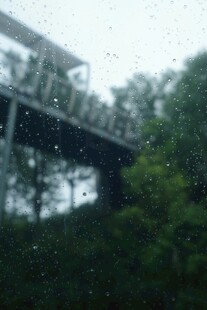 雨天中玻璃水珠