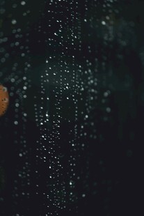 下雨雨滴