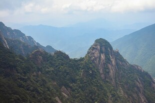 壮丽山峰景色
