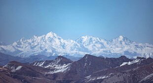 壮丽雪山景观