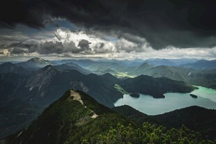 壮丽山水间的云海奇观