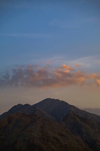 黄昏下的壮丽山峦