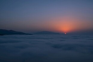 云海之上的壮丽日出