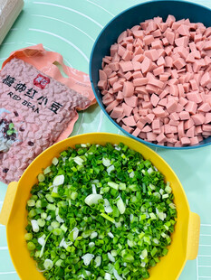食材准备葱花与碎肉