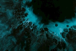 深邃神秘的海底洞穴景象