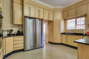 现代简约风格的温馨厨房