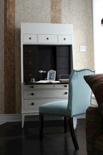 简约书桌搭配舒适座椅