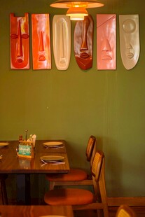 复古滑板装饰的温馨餐厅