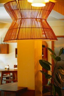 日式竹编灯具室内一角