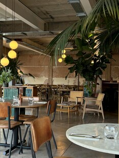 现代简约风的温馨室内餐厅