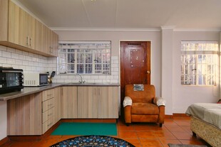 温馨简约开放式厨房与客厅