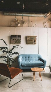 简约客厅沙发绿植组合