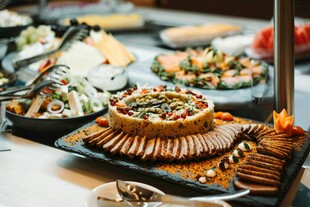 多样美食陈列展示