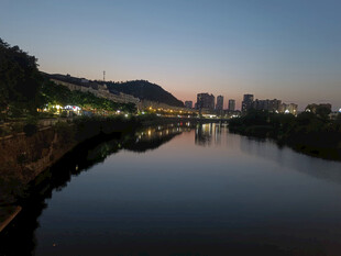 河畔暮色美景